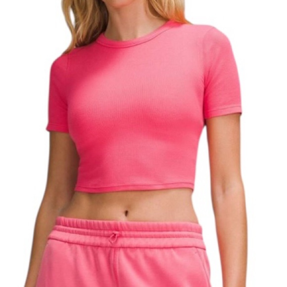 Lululemon Hold Tight Straight-Hem Cropped T-Shirt Coral Fits like 8
